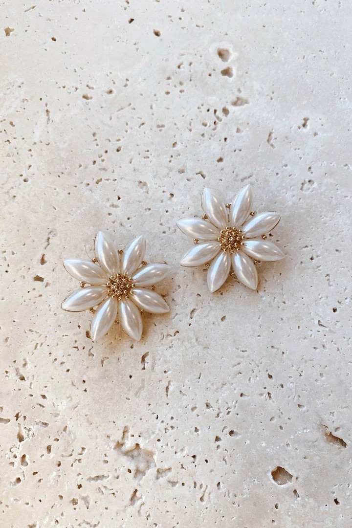 Glazori Jewels Glazori Nivi Pearl Flower Earrings 5 Glazori Jewels Glazori Nivi Pearl Flower Earrings