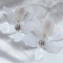 Alamour The Label Adella White Flower Earrings