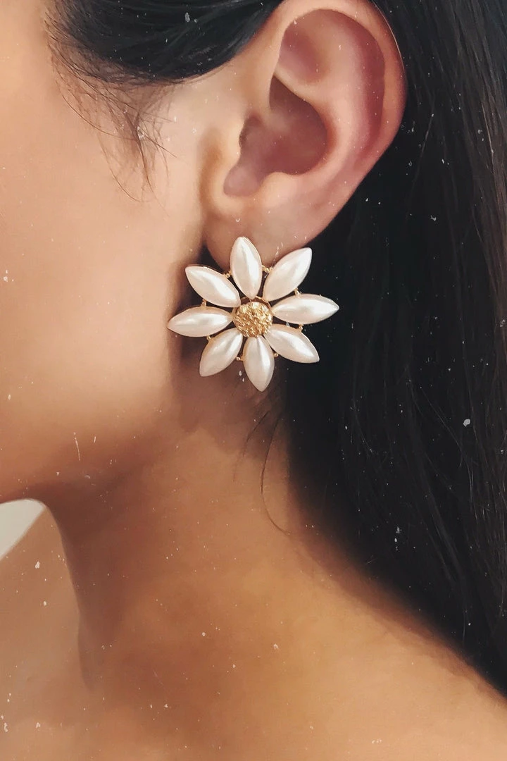 Glazori Jewels Glazori Nivi Pearl Flower Earrings 3 Glazori Jewels Glazori Nivi Pearl Flower Earrings